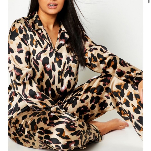 NEW•1X•SILKY LEOPARD SATIN PAJAMA SET - Picture 3 of 10